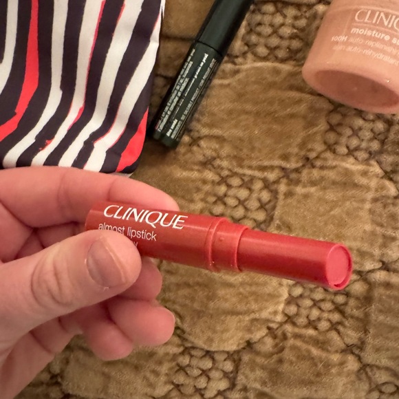 Clinique Mini Makeup Set and Pouch 💕 NWT. - Picture 3 of 7